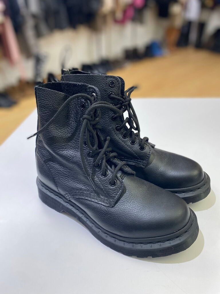 Dr. Martens Pascal Mono boots NWOT6