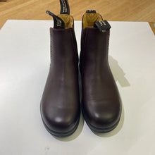 Load image into Gallery viewer, Blundstone Original 1352 Chelsea boots NWOT 6(US)
