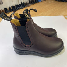 Load image into Gallery viewer, Blundstone Original 1352 Chelsea boots NWOT 6(US)
