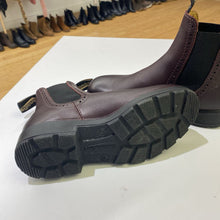 Load image into Gallery viewer, Blundstone Original 1352 Chelsea boots NWOT 6(US)
