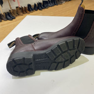 Blundstone Original 1352 Chelsea boots NWOT 6(US)