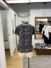 Load image into Gallery viewer, Saks fifth Ave cashmere knit top L
