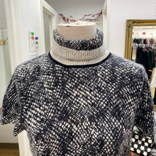 Load image into Gallery viewer, Saks fifth Ave cashmere knit top L

