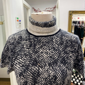 Saks fifth Ave cashmere knit top L