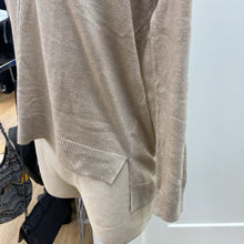 Load image into Gallery viewer, Leith v-neck,ribbed trim sweater XS
