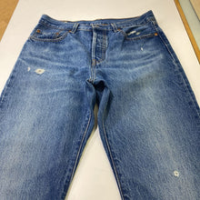 Load image into Gallery viewer, Levis 501 Jeans 28
