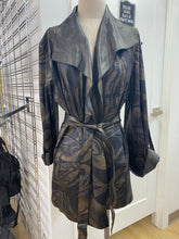 Load image into Gallery viewer, Alice Arthur reversible light leather jacket 42
