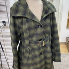 Load image into Gallery viewer, Steve Madden plaid coat XL
