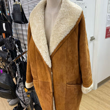 Load image into Gallery viewer, Hide society shearling coat M

