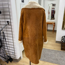 Load image into Gallery viewer, Hide society shearling coat M
