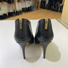 Load image into Gallery viewer, Jimmy Choo shooties 37
