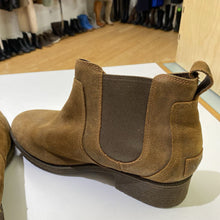 Load image into Gallery viewer, UGG Bonham ll Chelsea boot 9.5
