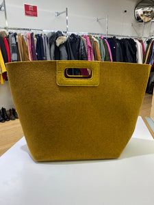 OUI large felt bag
