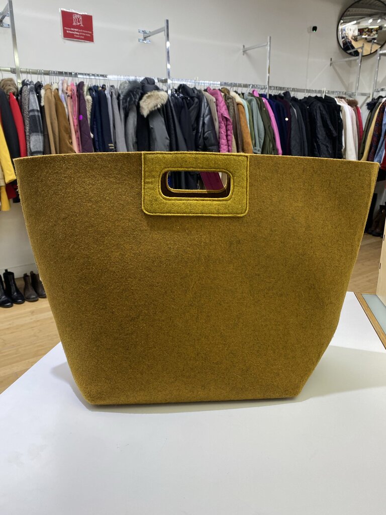OUI large felt bag