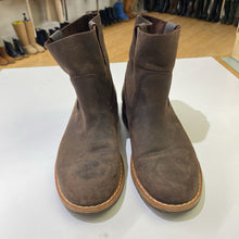 Load image into Gallery viewer, Roots pull on leather boots 7
