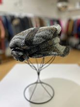 Load image into Gallery viewer, Lafenice wool/blend cap
