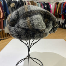 Load image into Gallery viewer, Lafenice wool/blend cap
