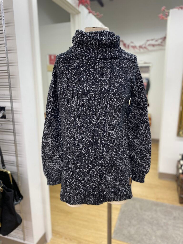Roots turtle neck sweater M