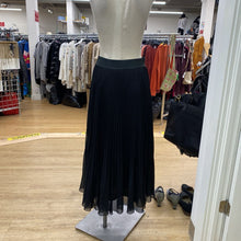 Load image into Gallery viewer, Wilfred pleated skirt M
