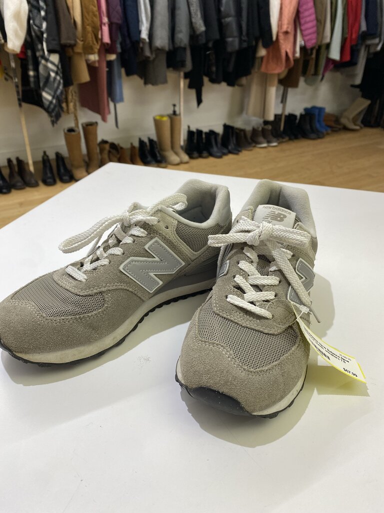 New Balance suede sneakers 7.5