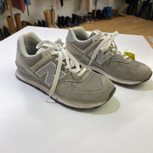 Load image into Gallery viewer, New Balance suede sneakers 7.5
