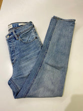 Load image into Gallery viewer, Denim Forum jeans 25
