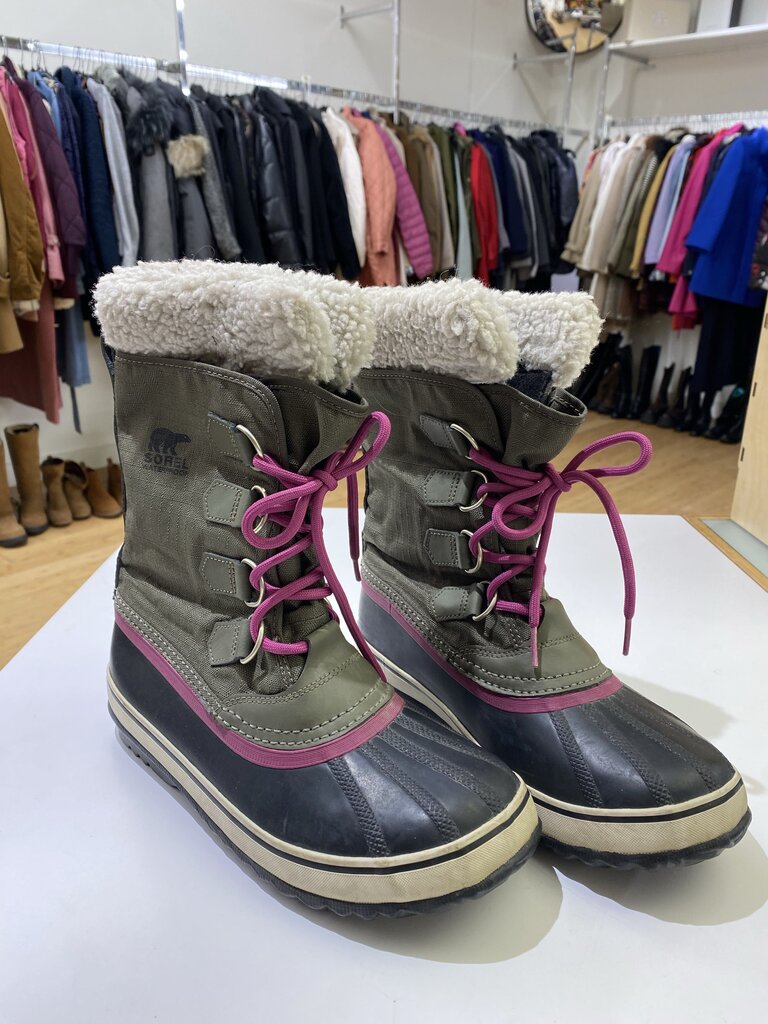 Sorel Winter Carnival boots 8