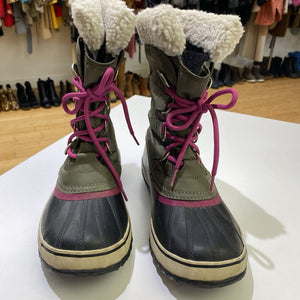Sorel Winter Carnival boots 8
