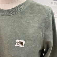 Load image into Gallery viewer, The North Face sweater XS
