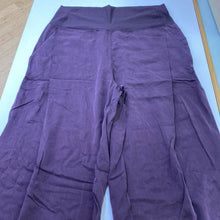 Load image into Gallery viewer, Lululemon wide leg cropped pants 10
