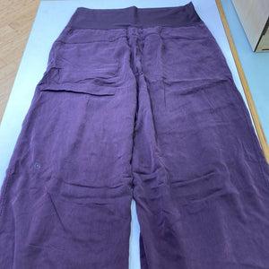 Lululemon wide leg cropped pants 10