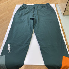 Load image into Gallery viewer, Lululemon shorts 12
