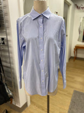 Load image into Gallery viewer, Brooks Brothers button up 12
