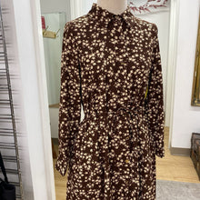 Load image into Gallery viewer, Brown Cream dress
