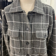 Load image into Gallery viewer, Tilley wool/blend shacket M
