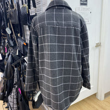 Load image into Gallery viewer, Tilley wool/blend shacket M
