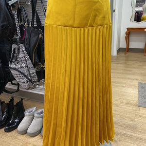 Banana Republic pleated skirt 8 NWT