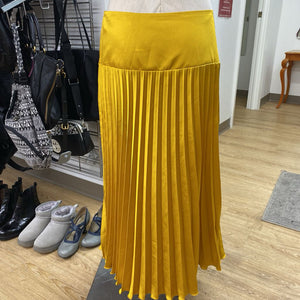 Banana Republic pleated skirt 8 NWT