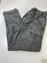 Load image into Gallery viewer, Anthropologie cargo pants 25
