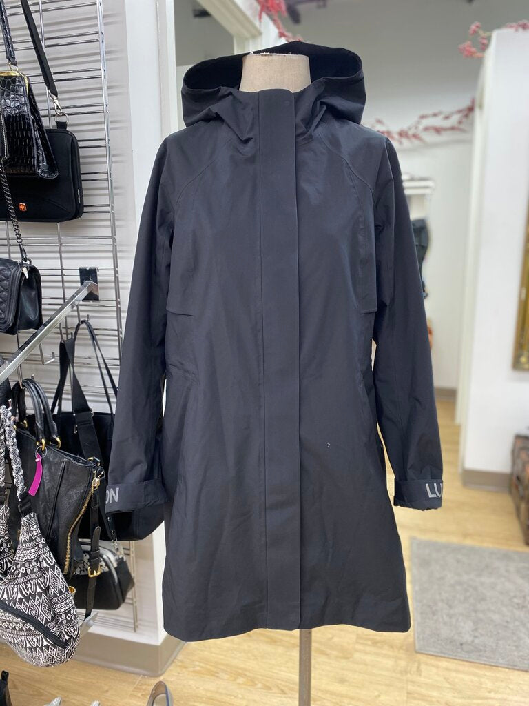 Lululemon light coat 10