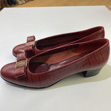 Load image into Gallery viewer, Salvatore Ferragamo croc print shoes NWOT 8
