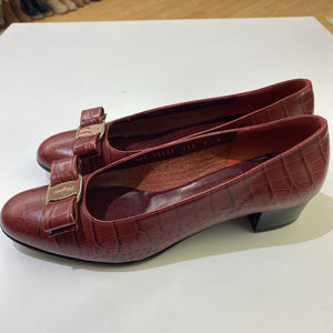 Salvatore Ferragamo croc print shoes NWOT 8