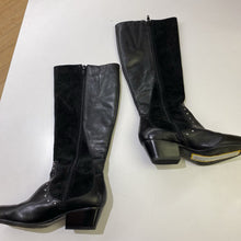 Load image into Gallery viewer, Naturalizer leather/suede boots 5
