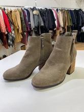 Load image into Gallery viewer, Blondo waterproof suede booties 5.5
