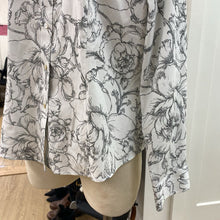 Load image into Gallery viewer, Talbots floral button up 14
