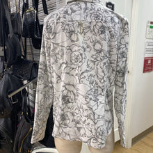 Load image into Gallery viewer, Talbots floral button up 14
