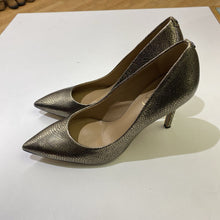 Load image into Gallery viewer, Sam Edelman leather heels 8
