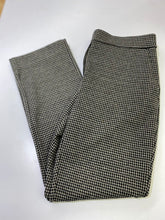 Load image into Gallery viewer, RW&amp;CO plaid pants M
