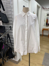 Load image into Gallery viewer, Cest Moi long shirt S/M
