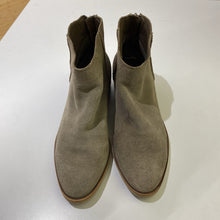 Load image into Gallery viewer, Dolce Vita suede booties 7.5
